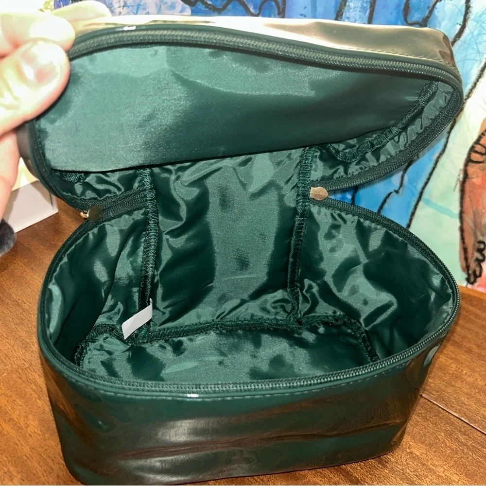 Elegant Green Women's Cosmetic Travel Bag